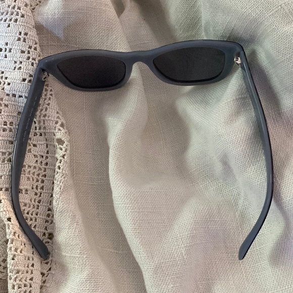 NWOT DOLCE & GABBANA SUNGLASSES WONENS DG34048 GREY LENS - Picture 7 of 8